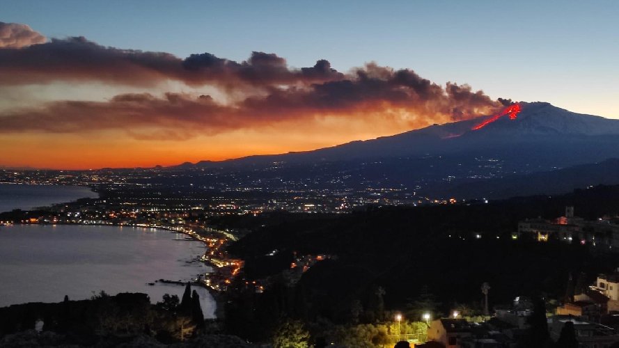 Attività stromboliana Etna, nuova fase eruttiva dal cratere di Sud-Est