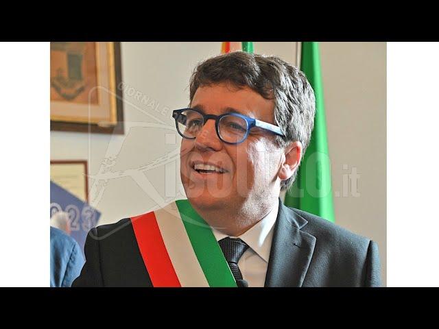 Proclamazione a sindaco di Menfi di Vito Clemente che indossa la fascia tricolore (Video)