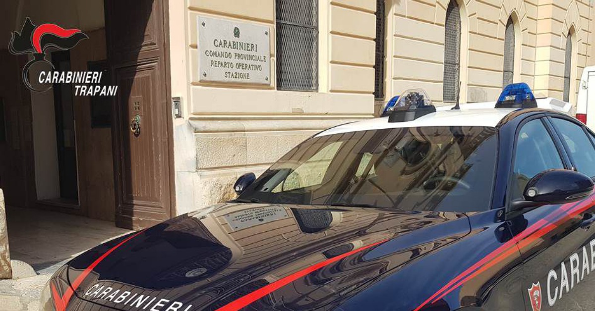 Adescavano uomini sul web con falsi incontri hot: coppia arrestata nel Trapanese
