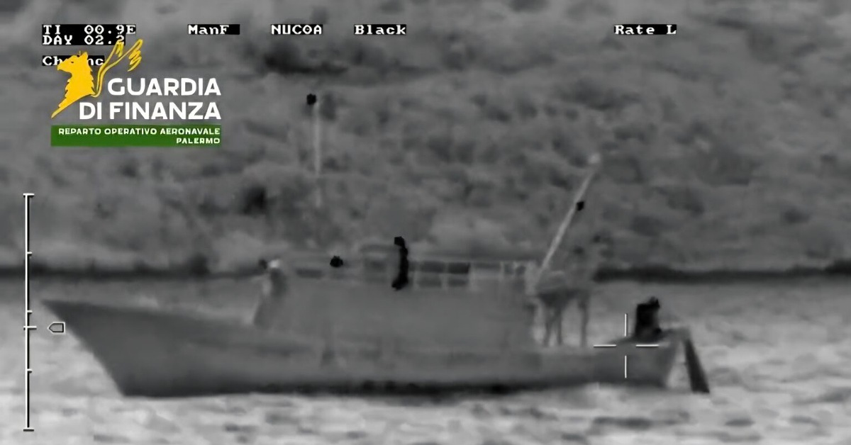 Pesca a strascico nelle Egadi durante la notte: denunciato comandante di un peschereccio