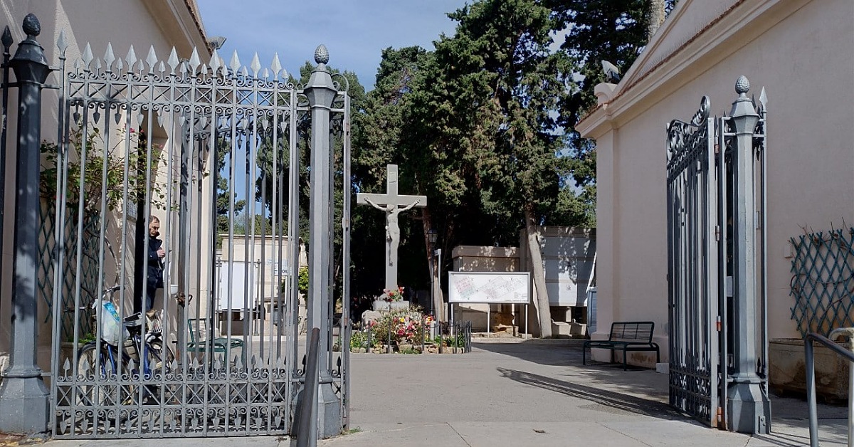 Trapani, anziano muore dopo una caduta nei servizi del cimitero
