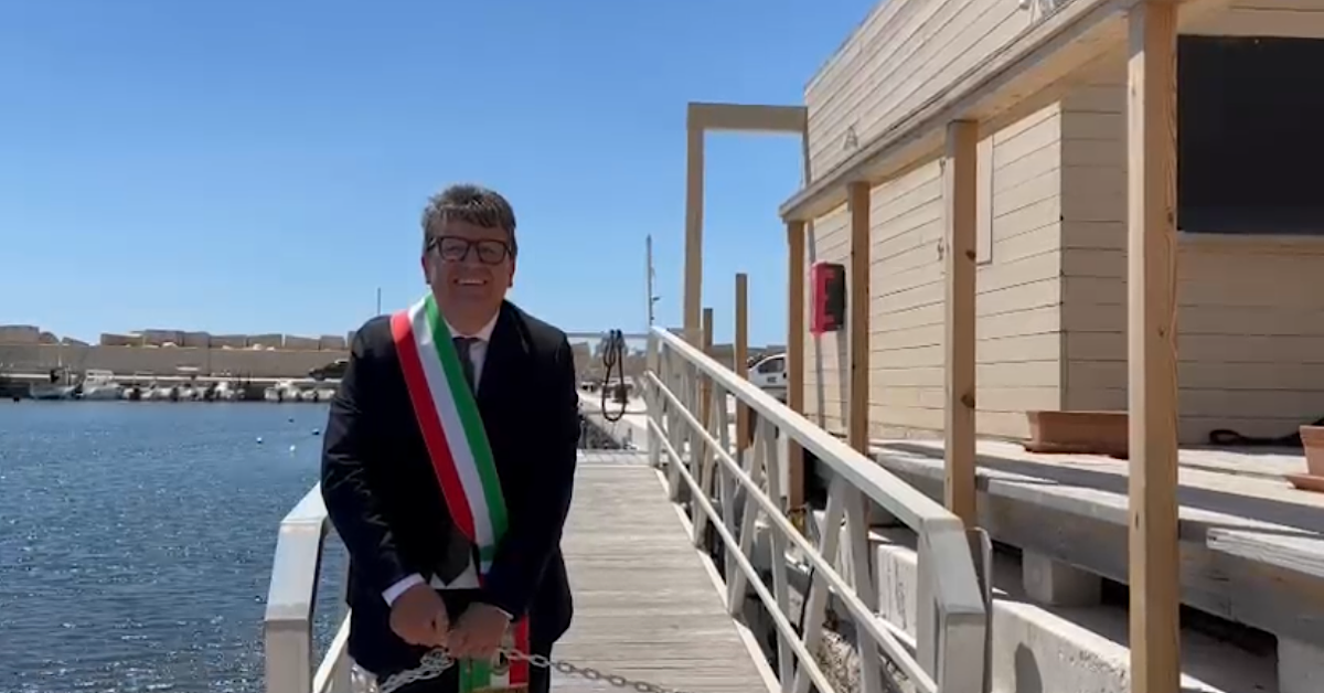 Porto Palo di Menfi, decreto regionale per la rimozione della posidonia e termina il presidio del sindaco (Video)