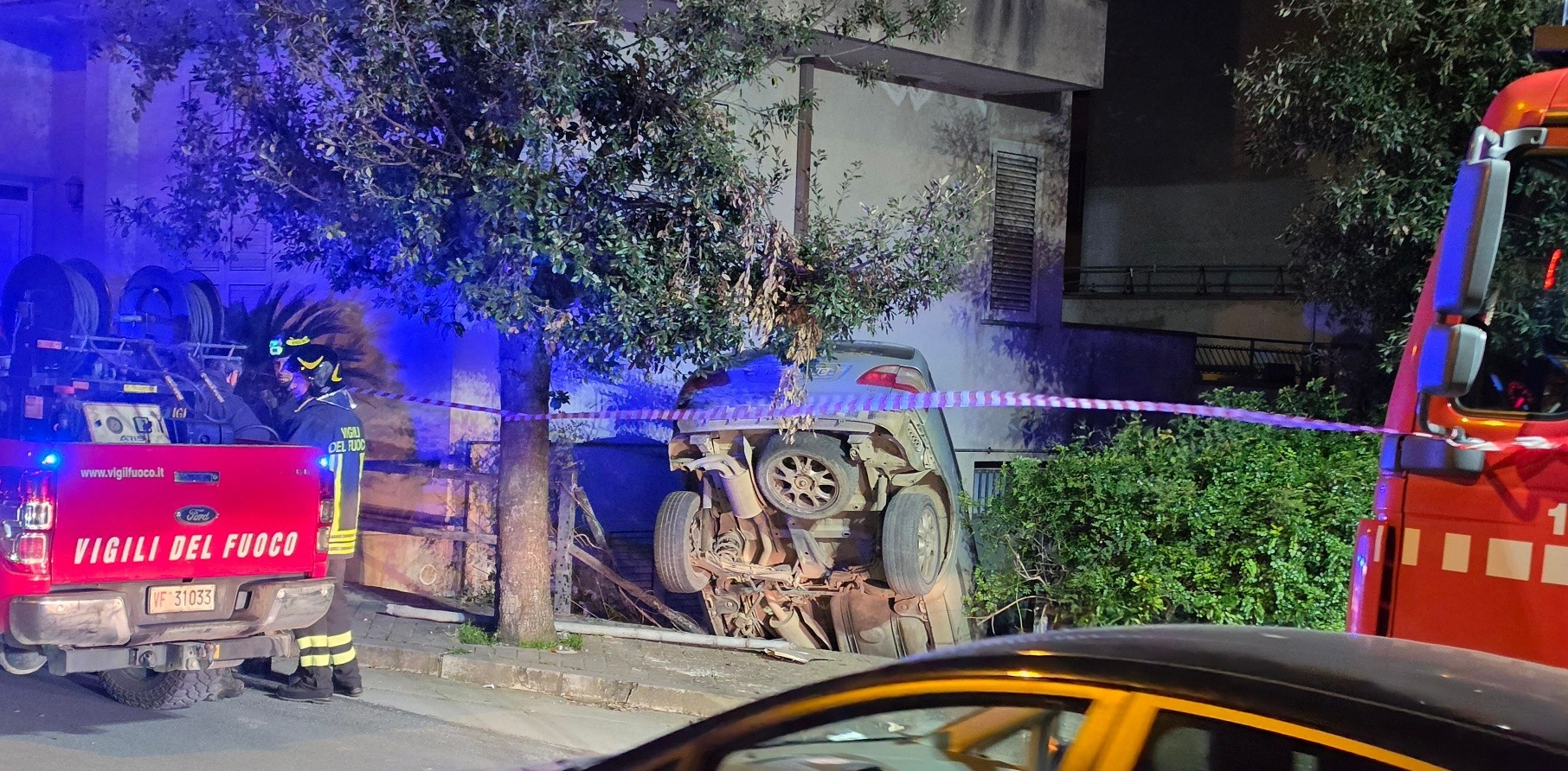 Auto fuori strada a Santa Margherita Belice, in ospedale per accertamenti il giovane alla guida
