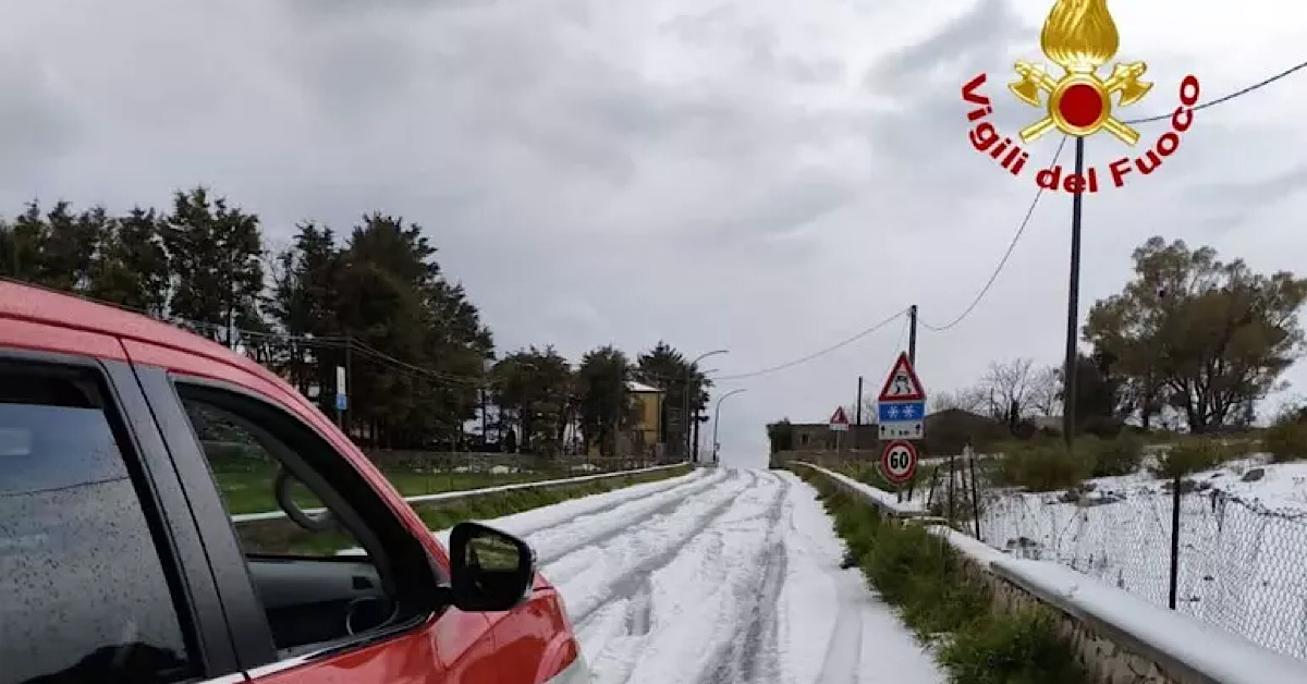 La primavera non arriva, grandine e strade bloccate nel Ragusano