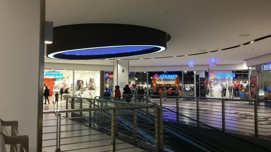 Assalto con fumogeni al centro commerciale Ciclope di Acireale: razziata una gioielleria