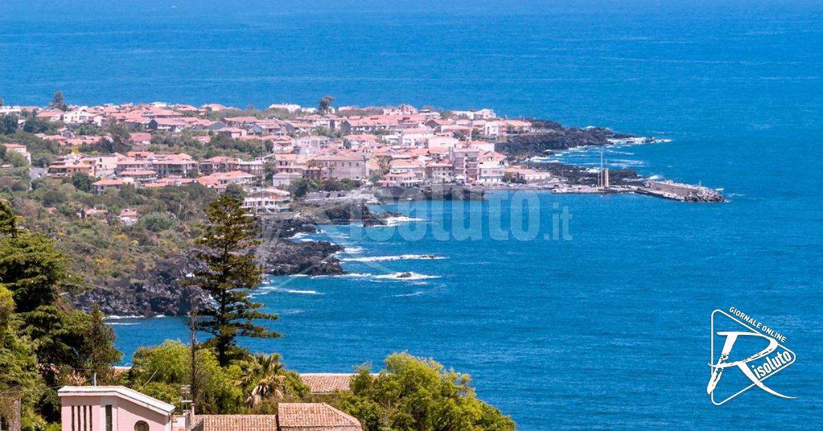Acireale, evacuazioni nelle zone costiere per mareggiate