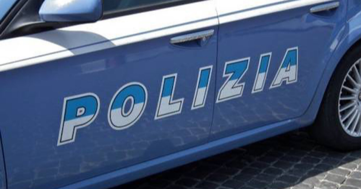 Urina in via Atenea: multa da 5 mila euro e daspo urbano