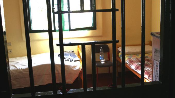 Brutale aggressione in carcere, ferito agente a Siracusa